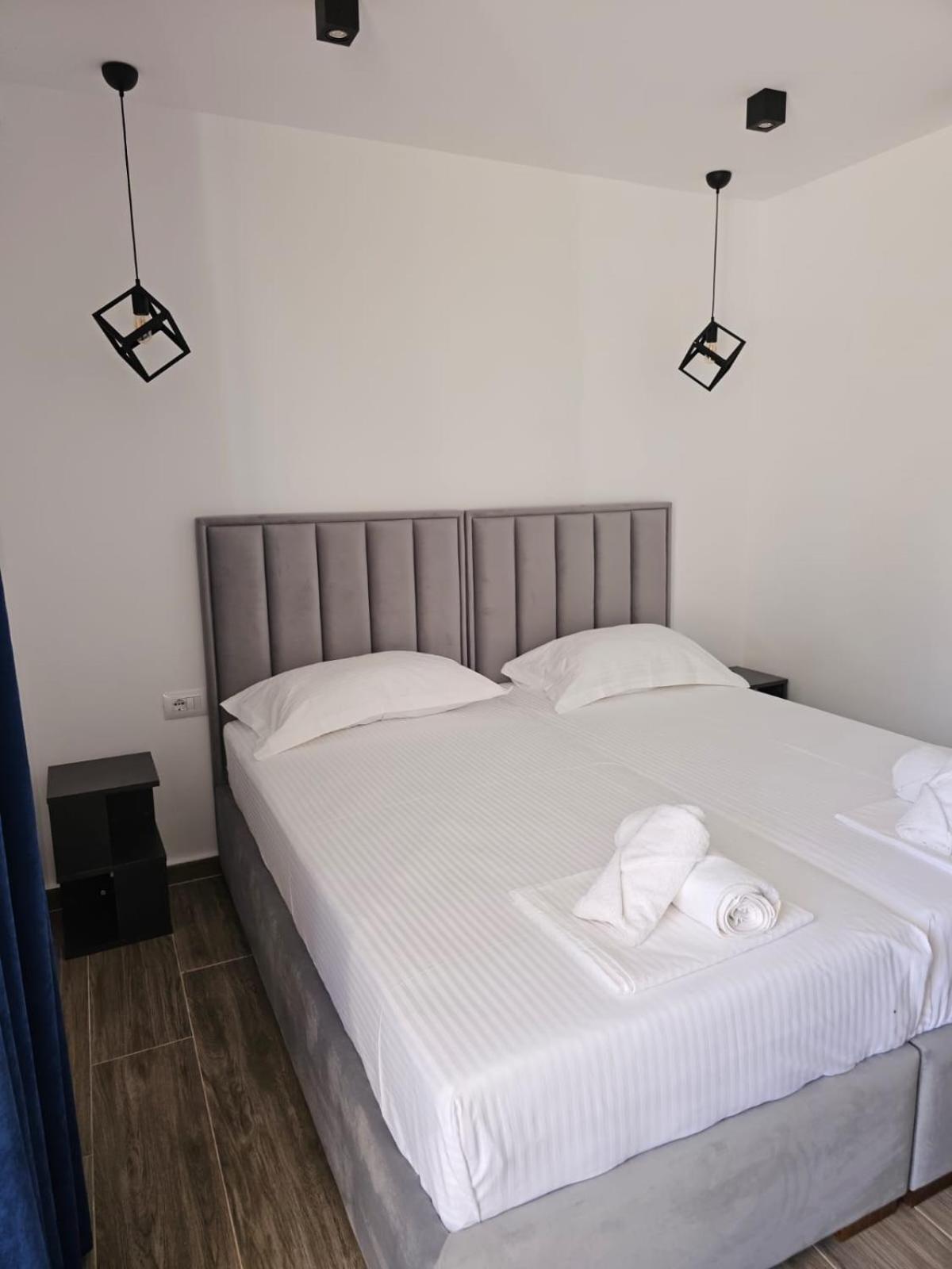 Ardit Seaside Rooms Sarandë Exterior foto